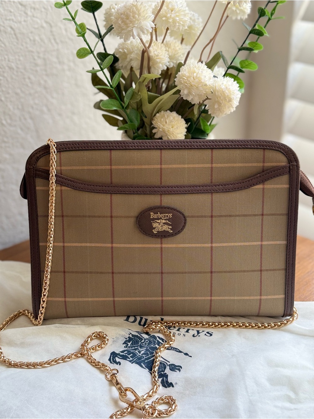 Burberrys vintage 1990’s calfskin canvas brown Nova check clutch